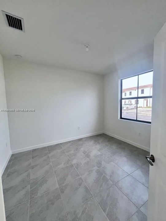 For Rent: $2,399 (3 beds, 3 baths, 1328 Square Feet)