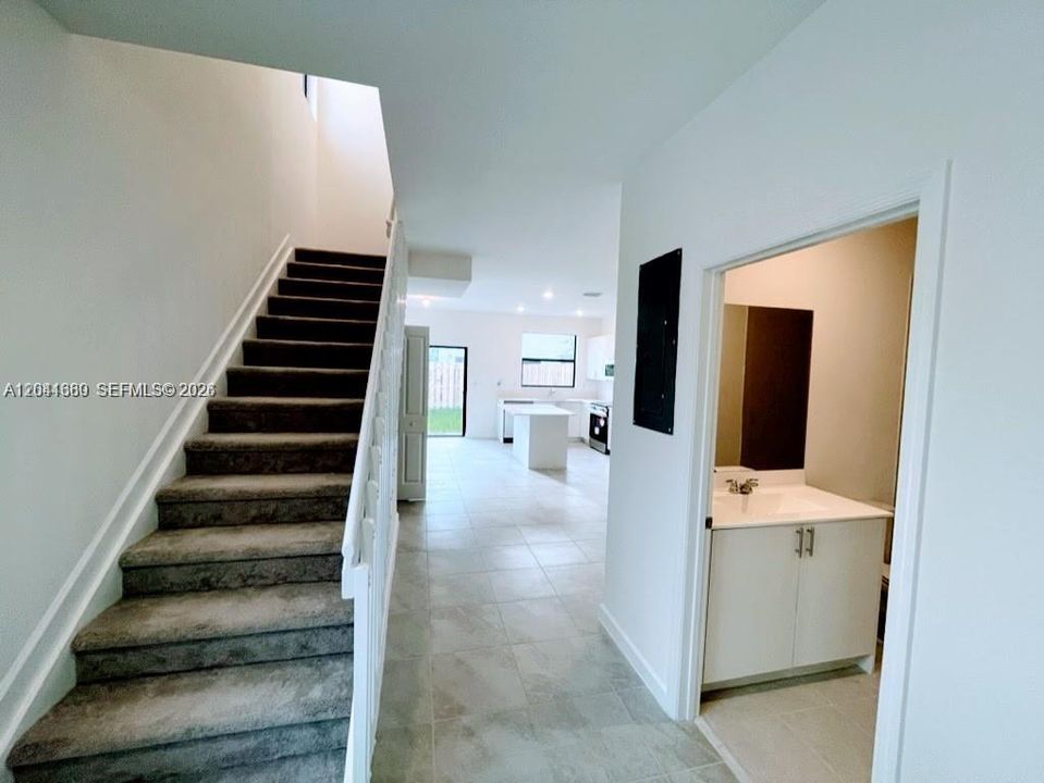 For Rent: $2,399 (3 beds, 3 baths, 1328 Square Feet)