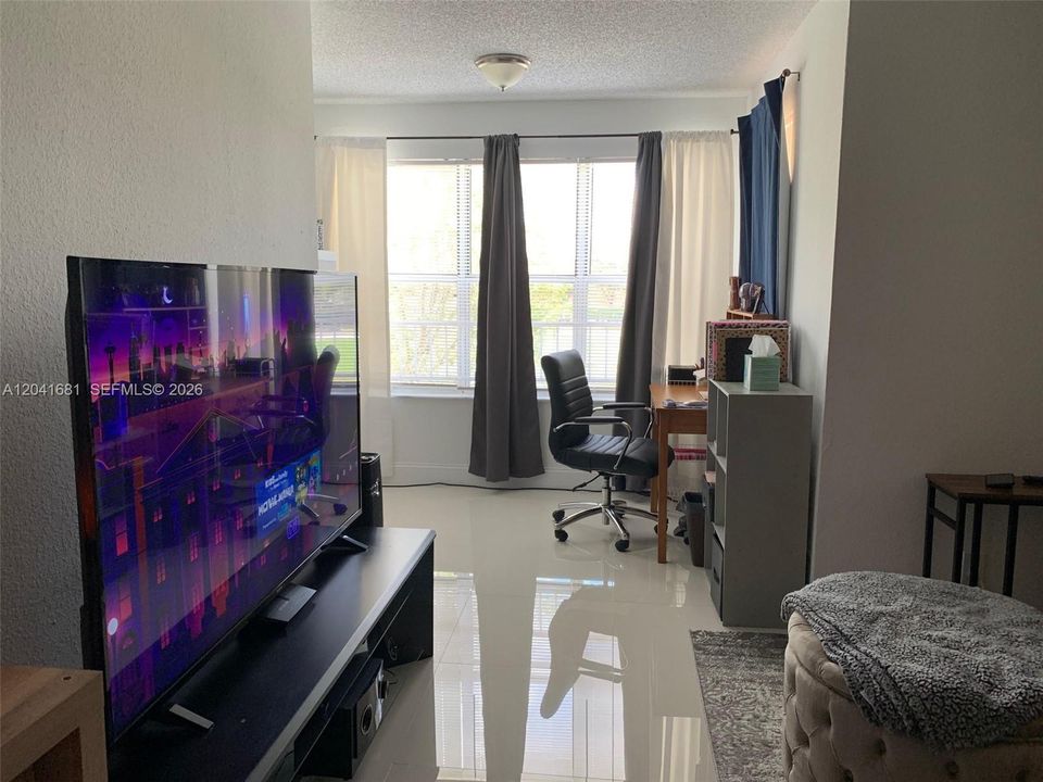 В аренду: $2,050 (2 спален, 2 ванн, 963 Квадратных фут)