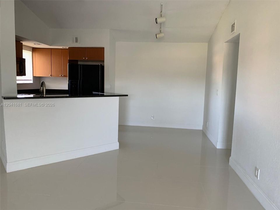 В аренду: $2,050 (2 спален, 2 ванн, 963 Квадратных фут)