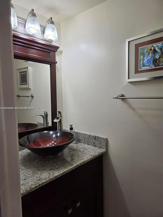 For Sale: $268,900 (2 beds, 1 baths, 1056 Square Feet)