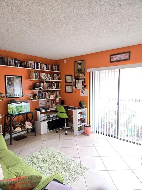 For Sale: $268,900 (2 beds, 1 baths, 1056 Square Feet)