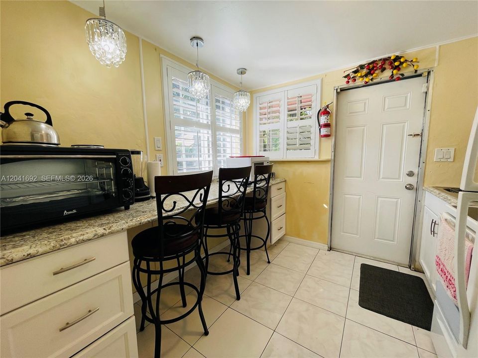 For Rent: $1,500 (0 beds, 1 baths, 1766 Square Feet)