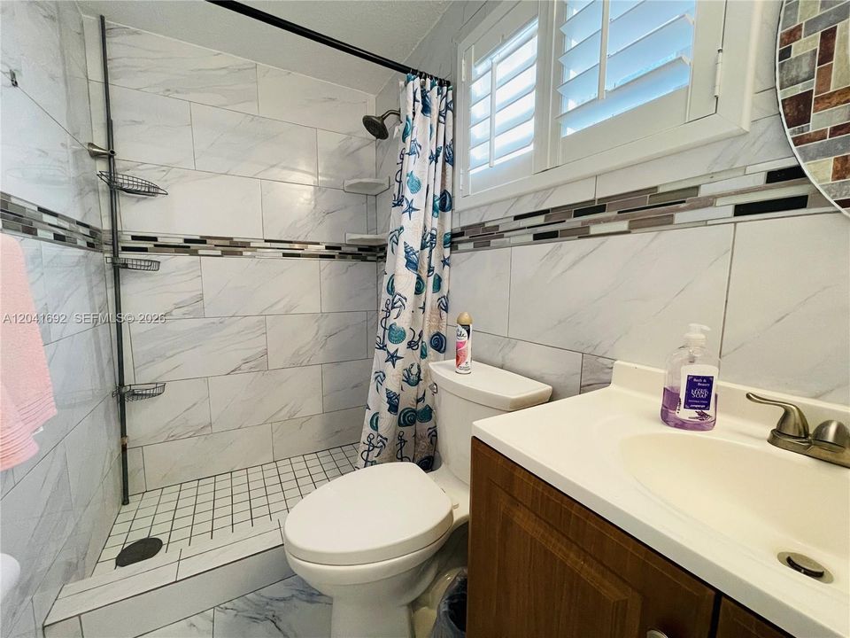 For Rent: $1,500 (0 beds, 1 baths, 1766 Square Feet)
