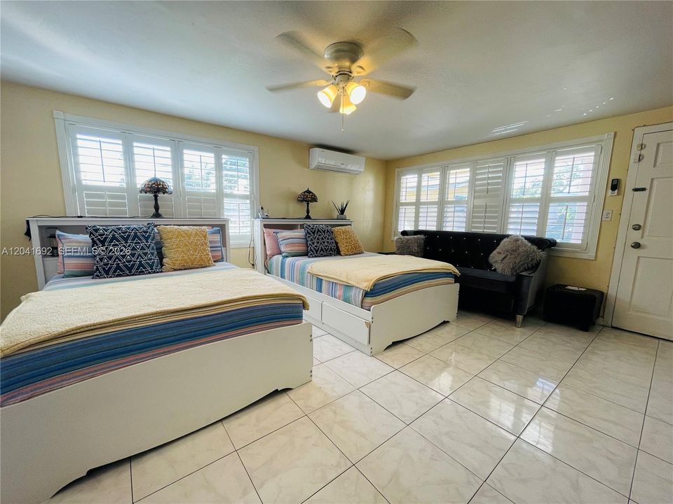 For Rent: $1,500 (0 beds, 1 baths, 1766 Square Feet)