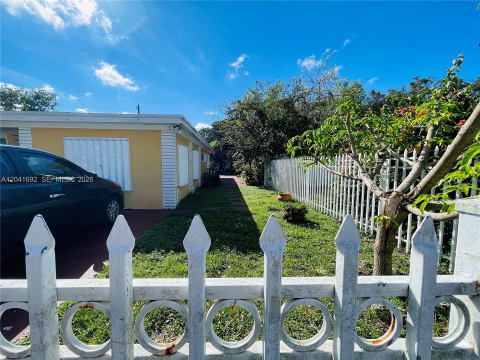 For Rent: $1,500 (0 beds, 1 baths, 1766 Square Feet)