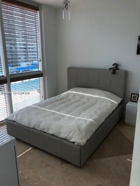 For Rent: $2,600 (1 beds, 1 baths, 821 Square Feet)