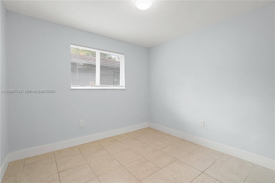 For Rent: $1,900 (2 beds, 1 baths, 767 Square Feet)