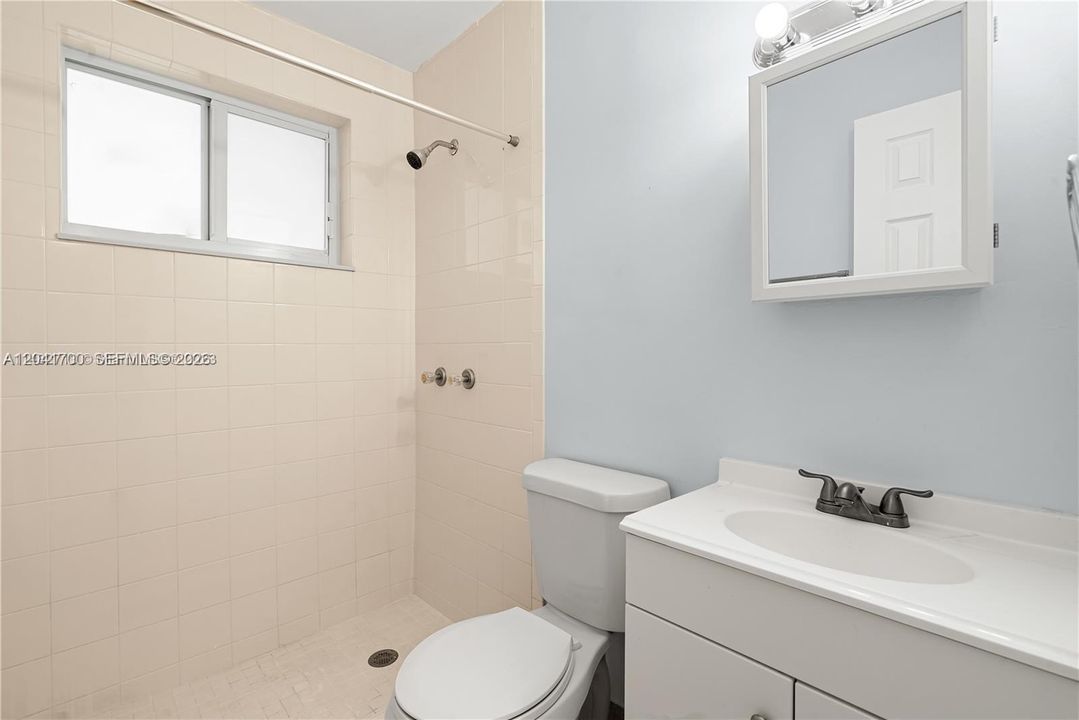 For Rent: $1,900 (2 beds, 1 baths, 767 Square Feet)