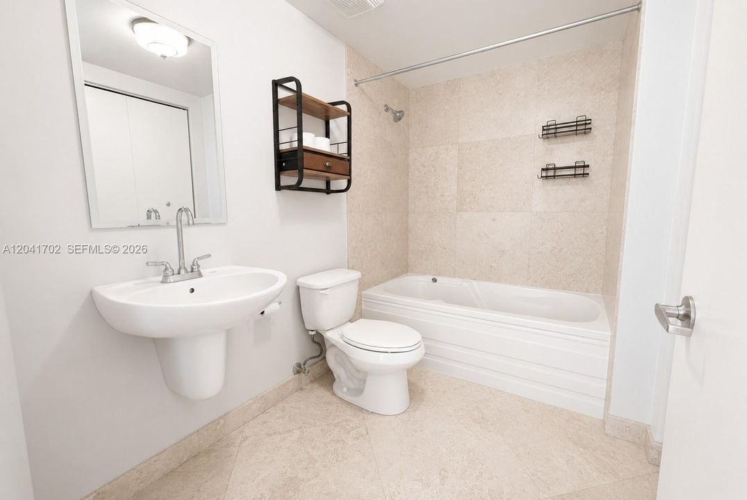В аренду: $4,050 (2 спален, 2 ванн, 1255 Квадратных фут)