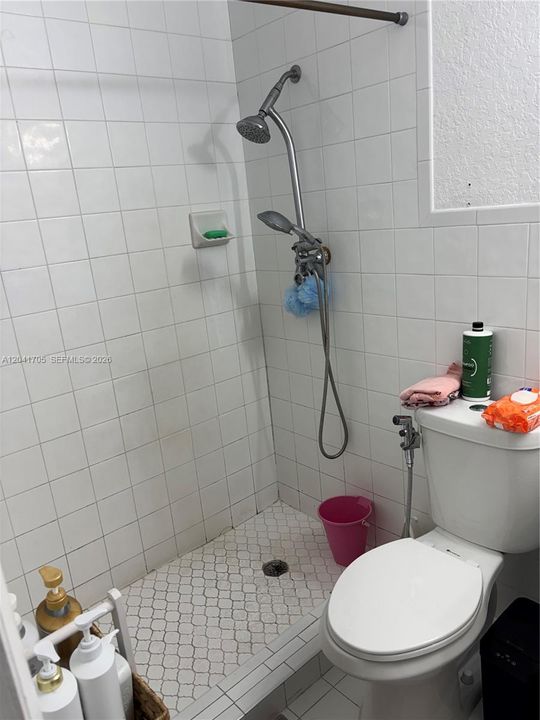 На продажу: $430,000 (4 спален, 2 ванн, 1231 Квадратных фут)