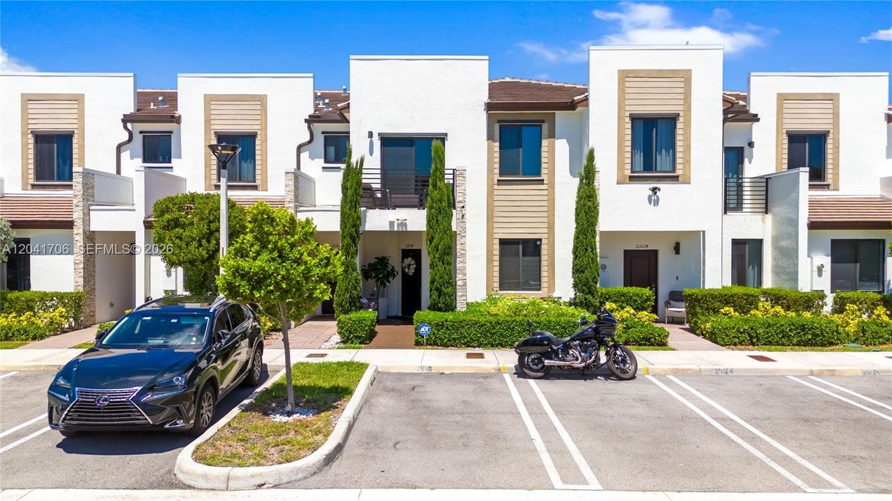 For Rent: $3,300 (3 beds, 3 baths, 1662 Square Feet)
