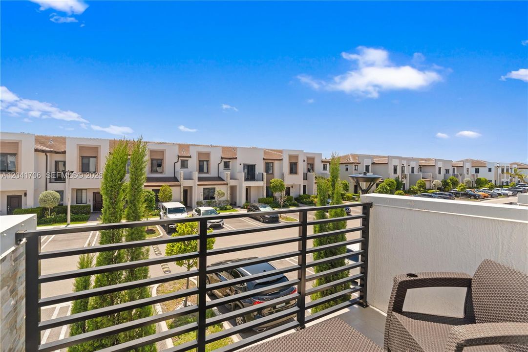 For Rent: $3,300 (3 beds, 3 baths, 1662 Square Feet)