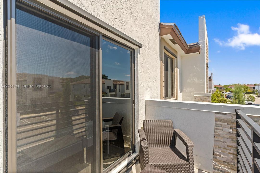 For Rent: $3,300 (3 beds, 3 baths, 1662 Square Feet)