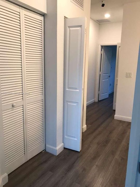 Под контрактом: $3,250 (3 спален, 3 ванн, 1662 Квадратных фут)