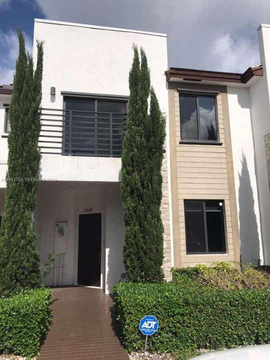 For Rent: $3,300 (3 beds, 3 baths, 1662 Square Feet)