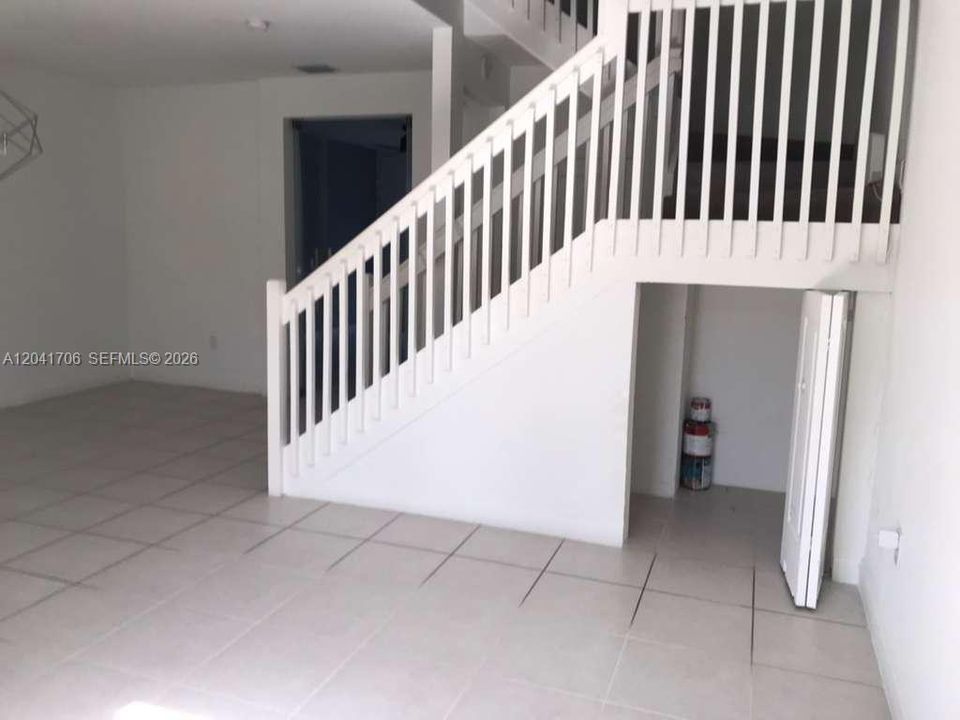For Rent: $3,300 (3 beds, 3 baths, 1662 Square Feet)