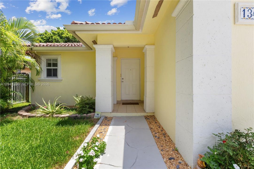 В аренду: $3,400 (3 спален, 2 ванн, 1438 Квадратных фут)