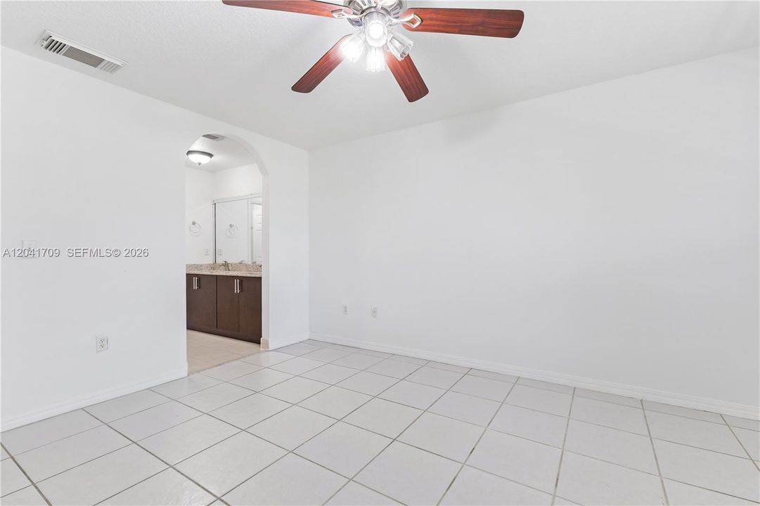 В аренду: $3,400 (3 спален, 2 ванн, 1438 Квадратных фут)