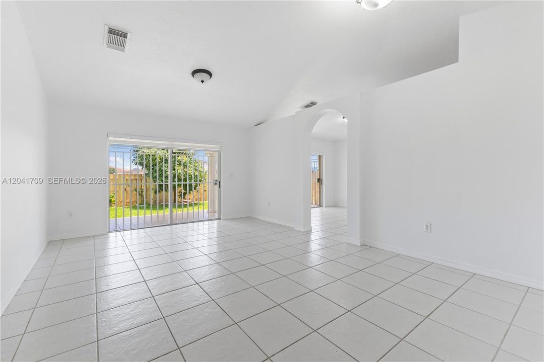 В аренду: $3,400 (3 спален, 2 ванн, 1438 Квадратных фут)