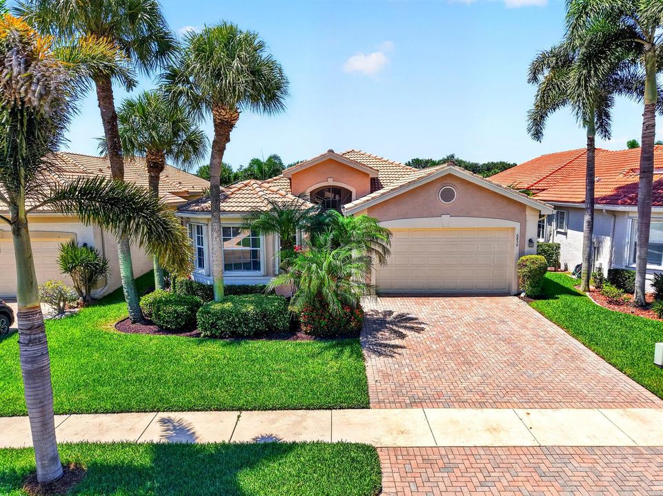 This Home Steals the Show!