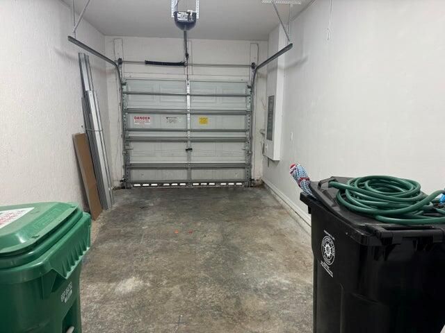 1 CAR GARAGE