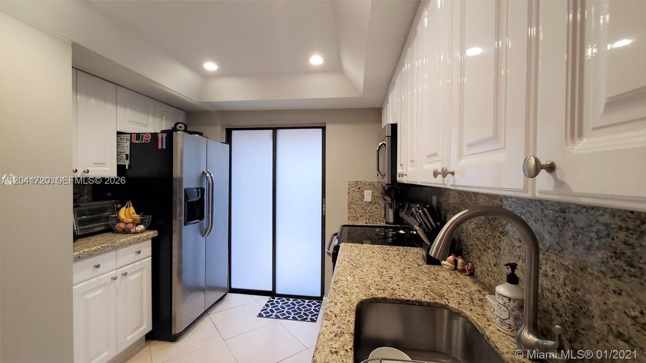 For Rent: $2,300 (2 beds, 1 baths, 964 Square Feet)