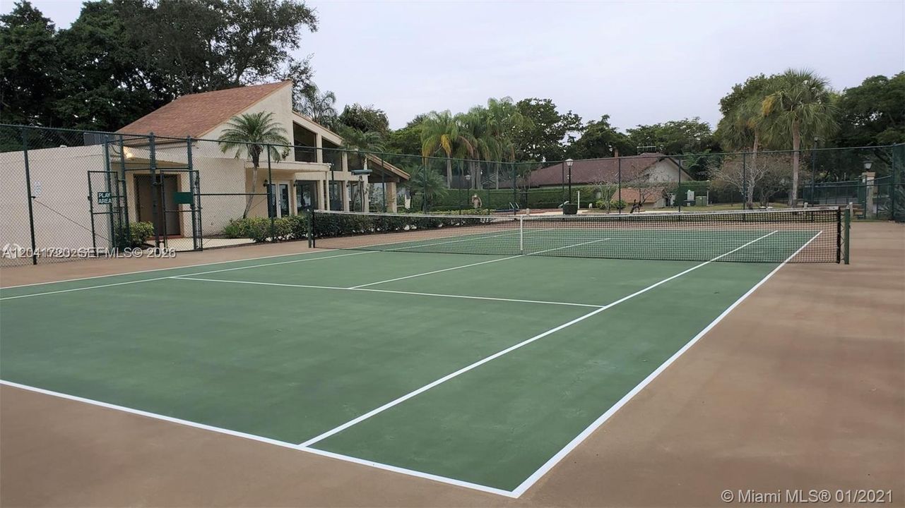 For Rent: $2,300 (2 beds, 1 baths, 964 Square Feet)