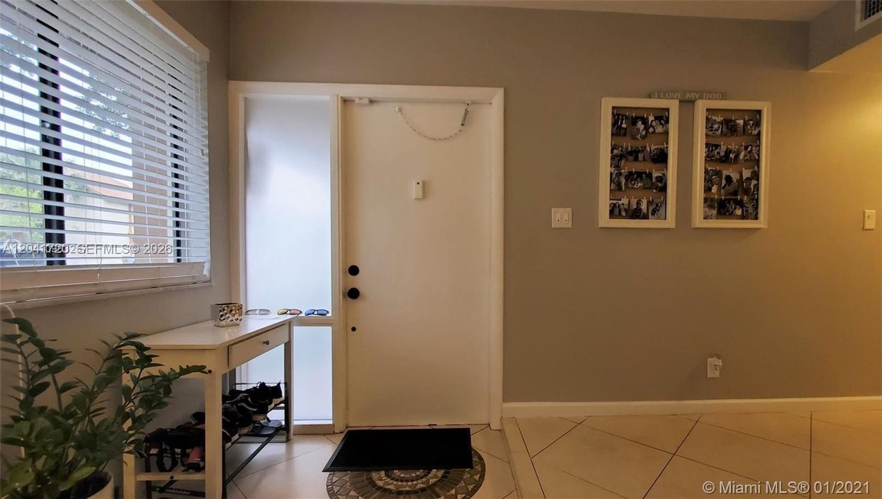 For Rent: $2,300 (2 beds, 1 baths, 964 Square Feet)