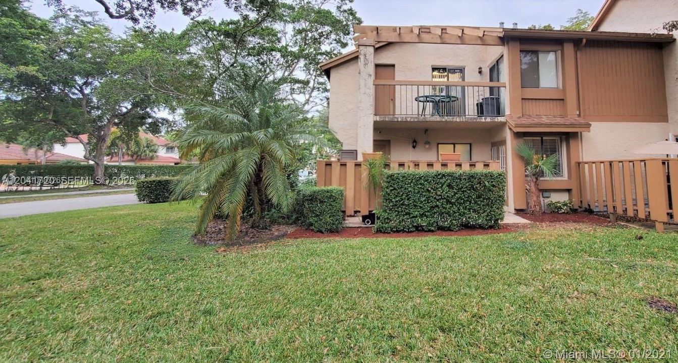 For Rent: $2,300 (2 beds, 1 baths, 964 Square Feet)