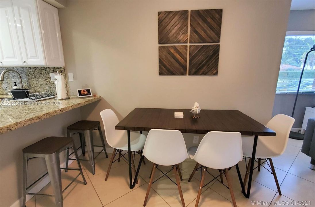 For Rent: $2,300 (2 beds, 1 baths, 964 Square Feet)