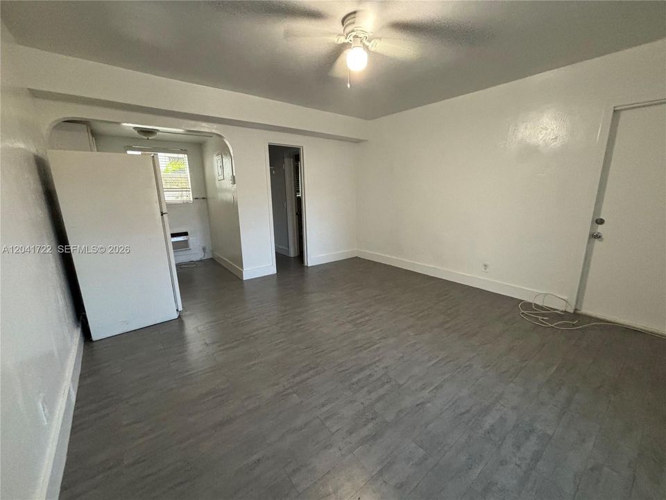 En Renta: $1,300 (0 camas, 1 baños, 8855 Pies cuadrados)