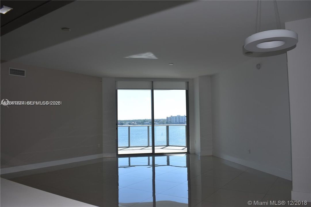 В аренду: $7,000 (2 спален, 2 ванн, 1736 Квадратных фут)