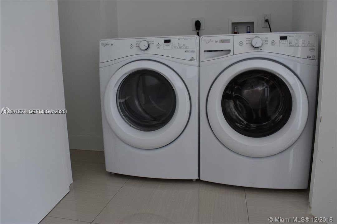 В аренду: $7,000 (2 спален, 2 ванн, 1736 Квадратных фут)