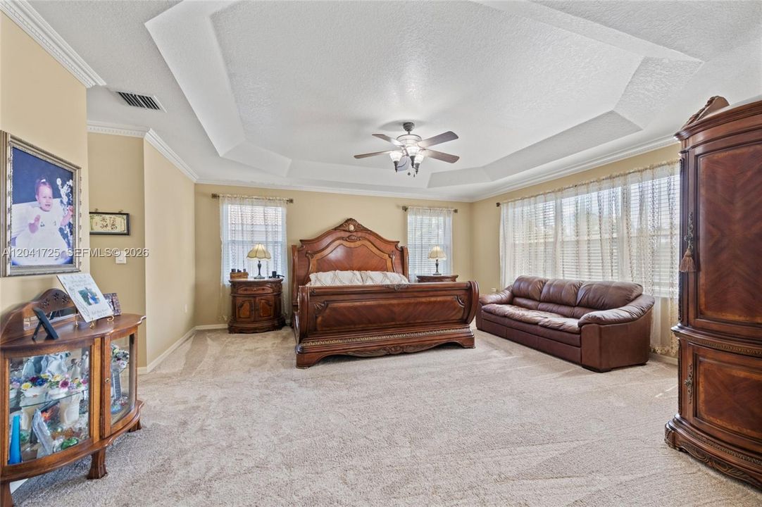 En Venta: $899,900 (5 camas, 3 baños, 3034 Pies cuadrados)