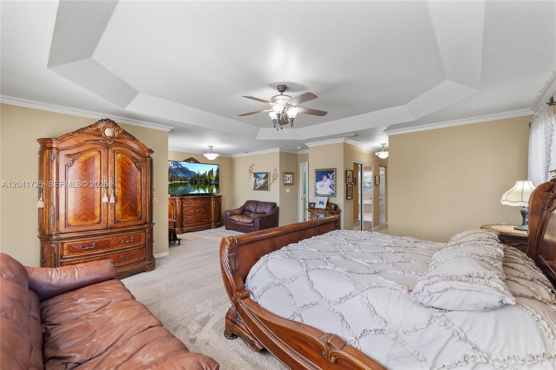 En Venta: $899,900 (5 camas, 3 baños, 3034 Pies cuadrados)
