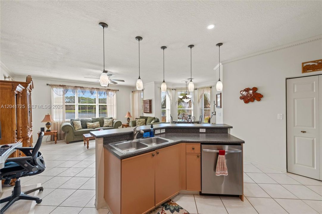 En Venta: $899,900 (5 camas, 3 baños, 3034 Pies cuadrados)