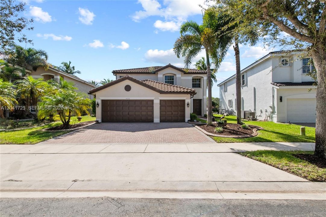 En Venta: $899,900 (5 camas, 3 baños, 3034 Pies cuadrados)