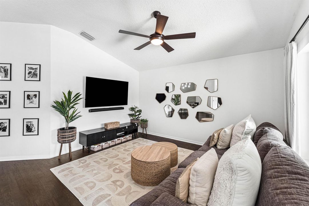 583 Canoe Point