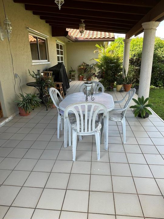 Fernandez patio 2