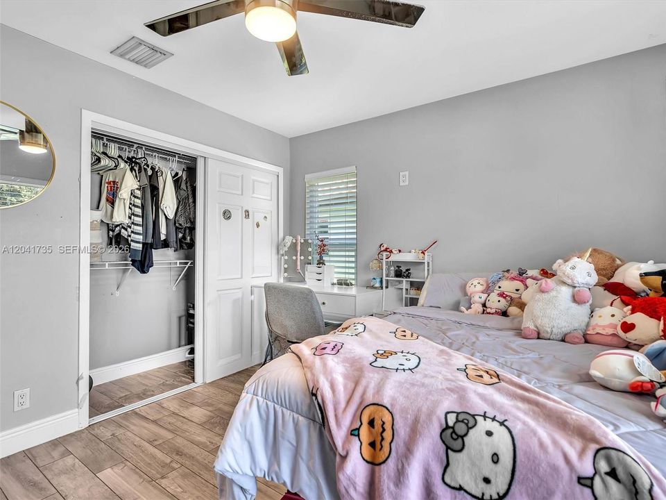 Activo con contrato: $570,000 (3 camas, 2 baños, 1558 Pies cuadrados)