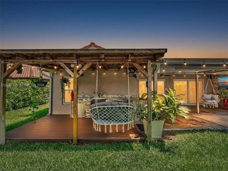 Activo con contrato: $570,000 (3 camas, 2 baños, 1558 Pies cuadrados)