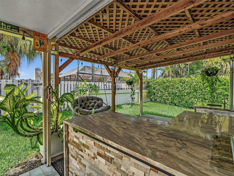 Activo con contrato: $570,000 (3 camas, 2 baños, 1558 Pies cuadrados)