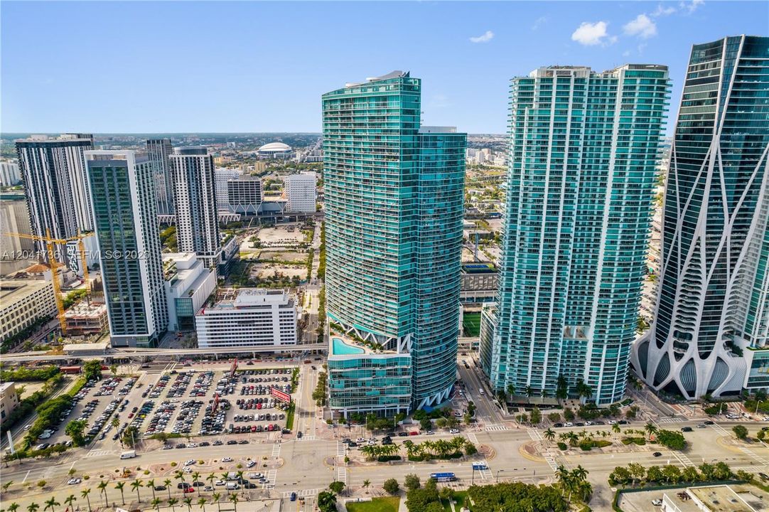 For Sale: $745,000 (2 beds, 2 baths, 1315 Square Feet)