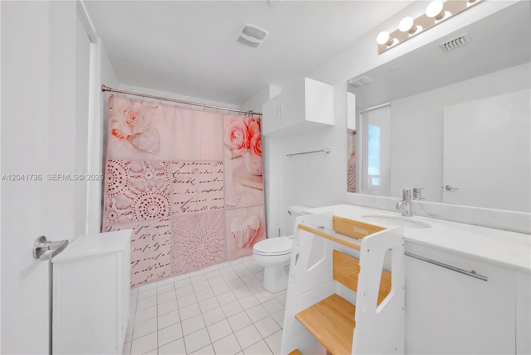 For Sale: $745,000 (2 beds, 2 baths, 1315 Square Feet)