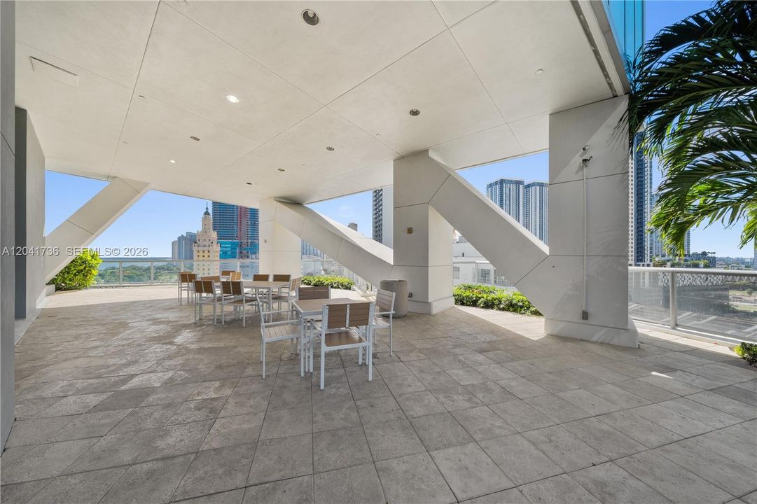 For Sale: $745,000 (2 beds, 2 baths, 1315 Square Feet)