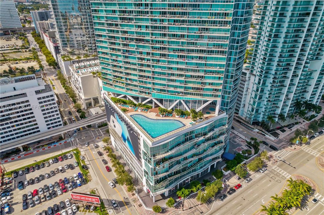 For Sale: $745,000 (2 beds, 2 baths, 1315 Square Feet)