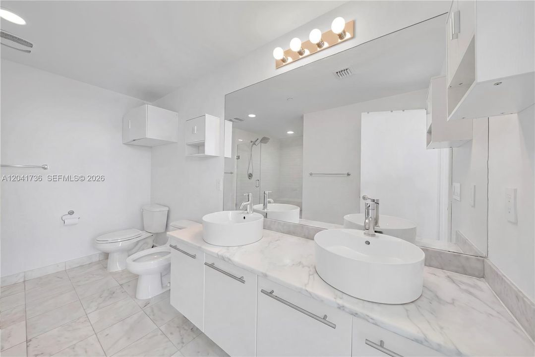 For Sale: $745,000 (2 beds, 2 baths, 1315 Square Feet)