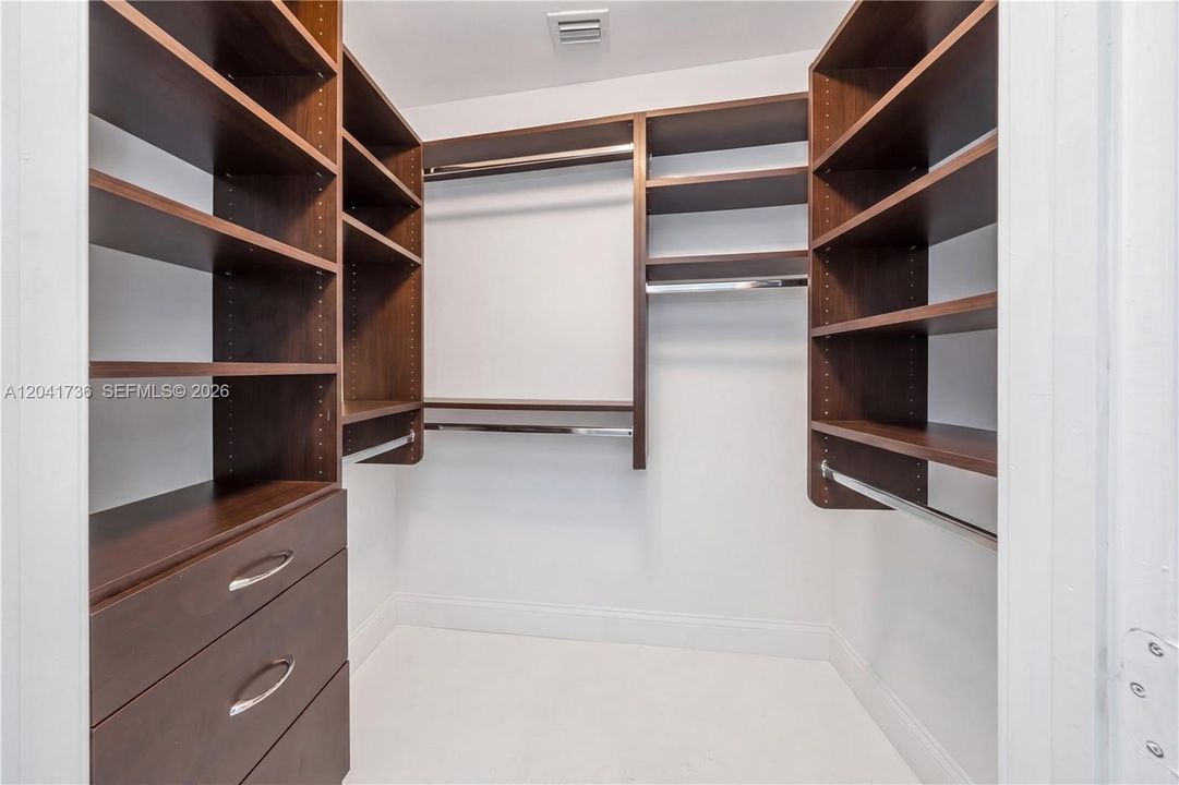 For Sale: $745,000 (2 beds, 2 baths, 1315 Square Feet)
