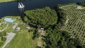 En Venta: $1,500,000 (8.20 acres)